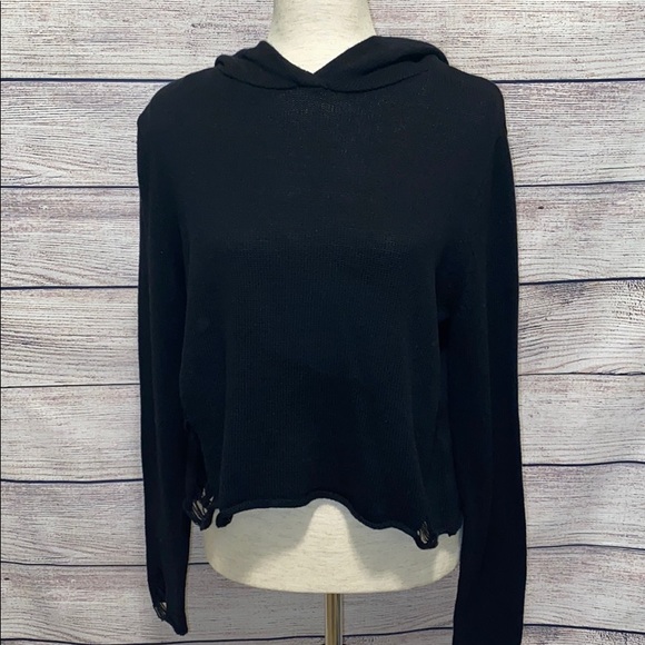 H&M Sweaters - NWT WOMENS H&M DIVIDED DISTRESSED SWEATER